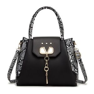 Ladies fashion bag 👜Beautiful colour and design